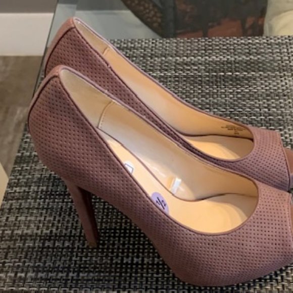 GUESS  Open Toe Heels - Picture 3 of 3